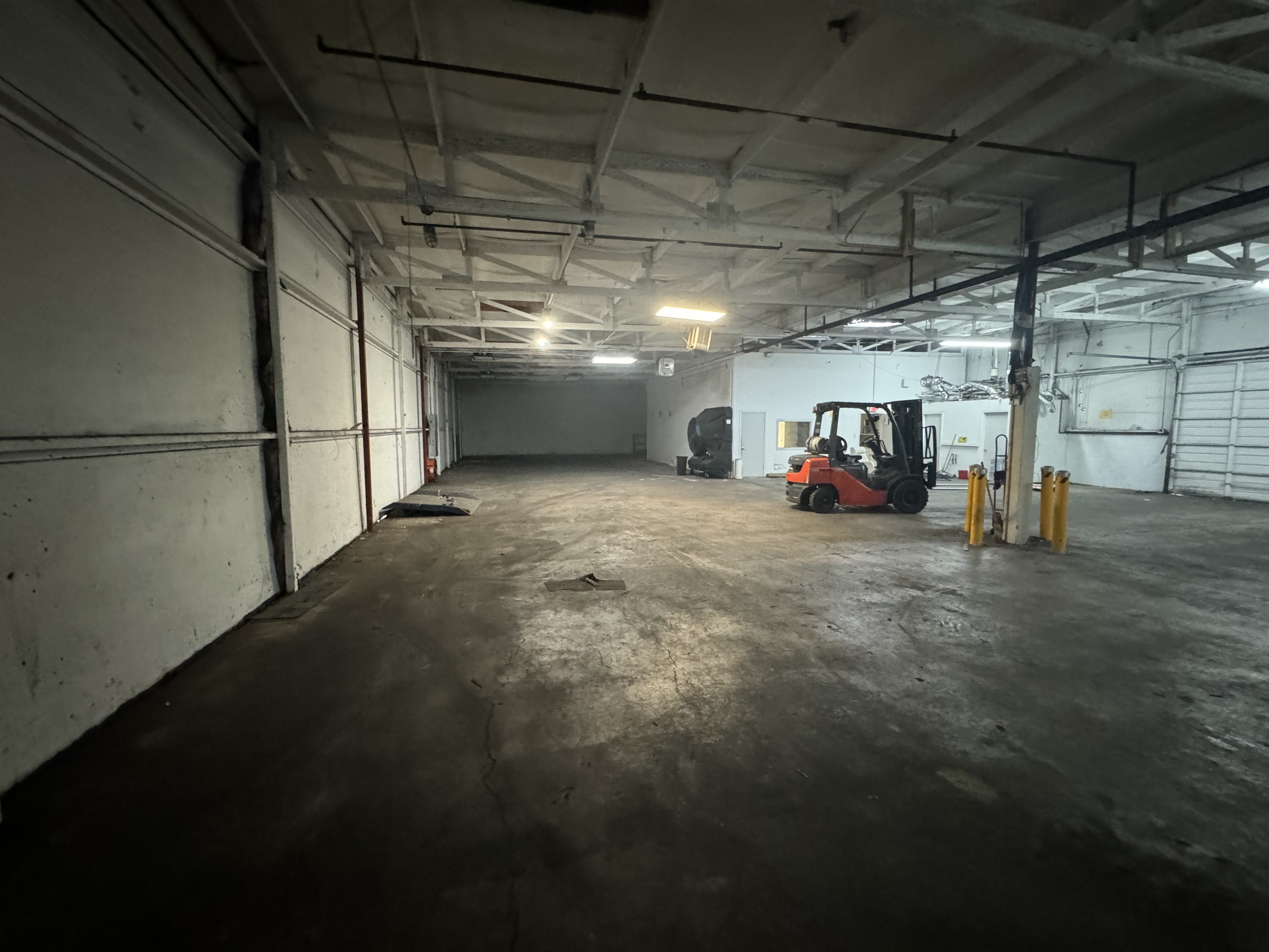 WAREHOUSE FOR LEASE: 10709 Tube Dr #110 Hurst, TX